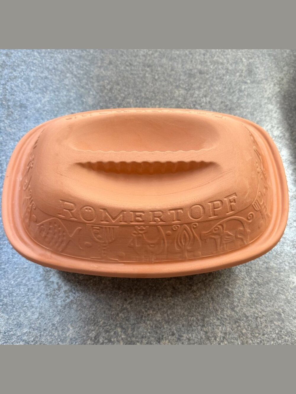 Romertopf clay baker with lid